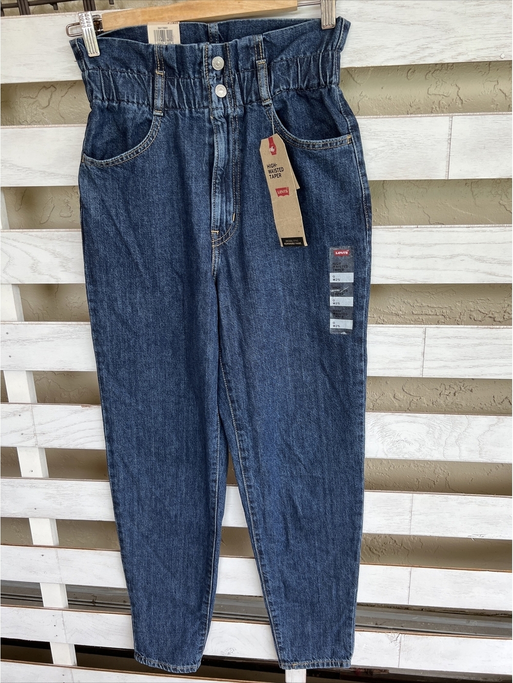 Levi’s NWT women’s Paper Bag high-waisted taper blue jeans size 0/25